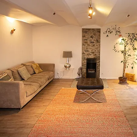 Beautiful Converted One Bedroom Apartment *