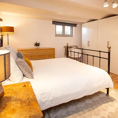 Beautiful Converted One Bedroom Apartment *
