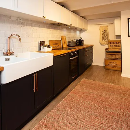 Beautiful Converted One Bedroom Apartment