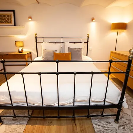 Апартаменти Beautiful Converted One Bedroom Каркассонн