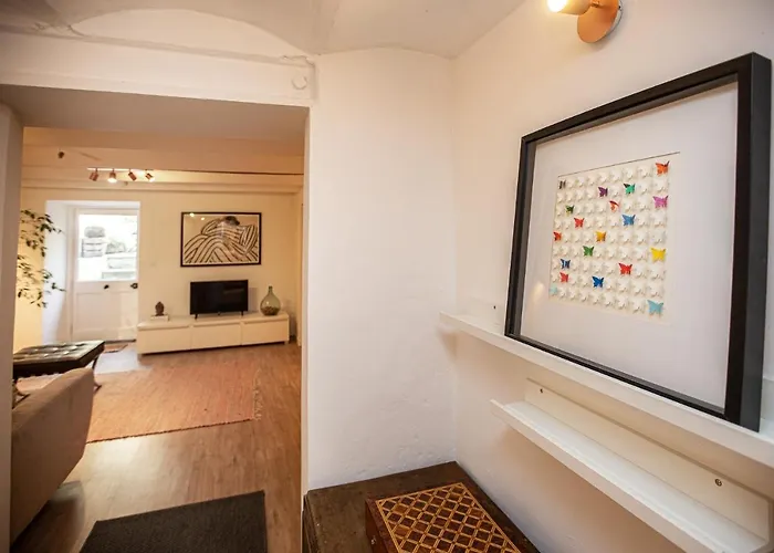 Beautiful Converted One Bedroom Апартаменти