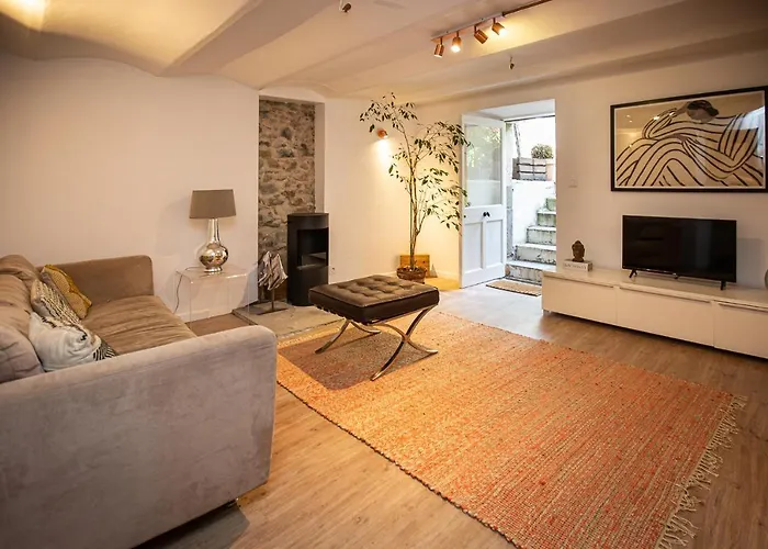 Апартаменти Beautiful Converted One Bedroom Каркассонн