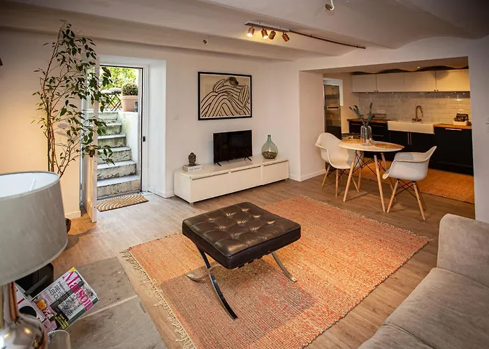 Beautiful Converted One Bedroom *