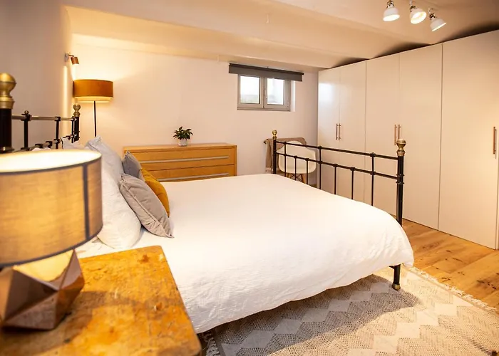 Beautiful Converted One Bedroom Apartment *