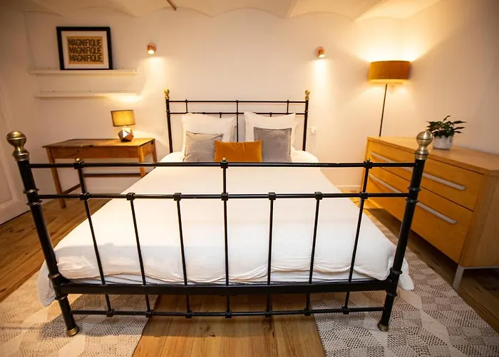 Апартаменти Beautiful Converted One Bedroom Каркассонн