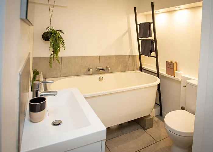 Apartment Beautiful Converted One Bedroom *