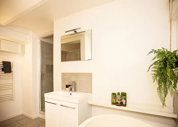 Apartment Beautiful Converted One Bedroom *